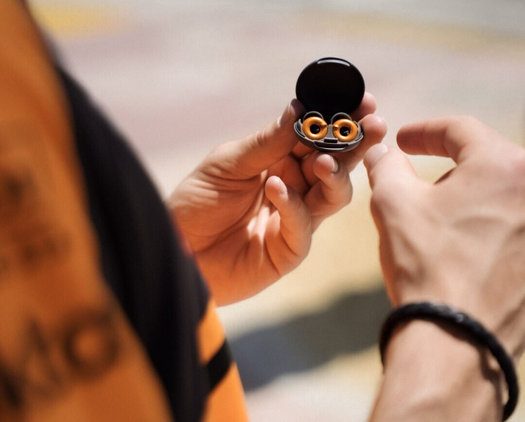 Loop Earplugs x McLaren (1)
